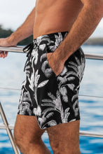 Lade das Bild in den Galerie-Viewer, Tropische Herren-Badehose mit Palmenmuster
