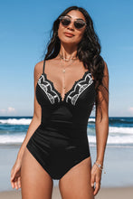 Lade das Bild in den Galerie-Viewer, Schwarzer Badeanzug mit V-Ausschnitt und Wellenschliff
