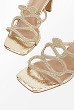 Lade das Bild in den Galerie-Viewer, Abstrakte Heels mit Riemchen und offener Zehenpartie
