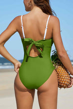 Lade das Bild in den Galerie-Viewer, Grasgrüner Badeanzug mit quadratischem Ausschnitt
