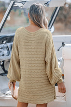 Lade das Bild in den Galerie-Viewer, Aprikose Mini-Rundhals-Pulloverkleid aus Kabelstrick
