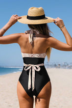 Lade das Bild in den Galerie-Viewer, Neckholder-Badeanzug mit abstraktem Schlangenprint
