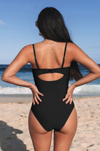 Lade das Bild in den Galerie-Viewer, Zeitloser schwarzer Badeanzug mit Rüschen
