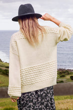 Lade das Bild in den Galerie-Viewer, Aprikosenfarbener langärmeliger Pullover mit Mokkakragen
