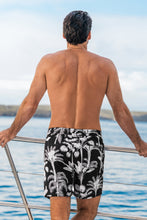 Lade das Bild in den Galerie-Viewer, Tropische Herren-Badehose mit Palmenmuster
