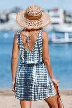 Lade das Bild in den Galerie-Viewer, ?rmelloses V-Ausschnitt Minikleid mit Batikmuster
