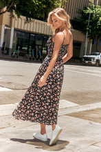 Lade das Bild in den Galerie-Viewer, ?rmelloses Gesmoktes Maxikleid mit Blumenmuster
