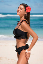 Lade das Bild in den Galerie-Viewer, Schwarzes Herzausschnitt gerüschtes Bikini-Set
