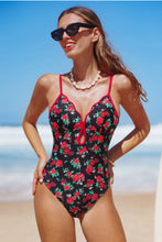Lade das Bild in den Galerie-Viewer, Floraler Mittlerer Halt Badeanzug mit Schlüsselloch
