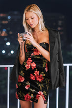 Lade das Bild in den Galerie-Viewer, Ärmelloses Herzausschnitt Minikleid mit Blumenmuster
