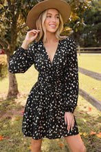 Lade das Bild in den Galerie-Viewer, Abstraktes Lang?rmeliges Tiefer Ausschnitt Tailliertes Minikleid
