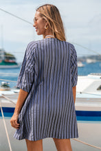 Lade das Bild in den Galerie-Viewer, Gestreiftes Minikleid mit Bindedetail
