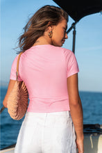 Lade das Bild in den Galerie-Viewer, All Yours floral bedrucktes T-Shirt
