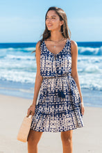 Lade das Bild in den Galerie-Viewer, Abstraktes ärmelloses Minikleid mit elastischer Taille
