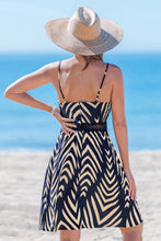 Lade das Bild in den Galerie-Viewer, Abstraktes Ärmelloses Mini-Wickelkleid
