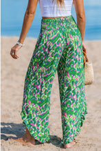 Lade das Bild in den Galerie-Viewer, Abstrakte Strandhose mit gesmokter Taille
