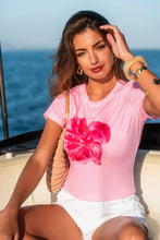 Lade das Bild in den Galerie-Viewer, All Yours floral bedrucktes T-Shirt
