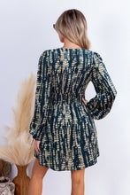 Lade das Bild in den Galerie-Viewer, Abstraktes Lange Ärmel Tiefer Ausschnitt Minikleid
