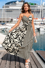 Lade das Bild in den Galerie-Viewer, Abstraktes Ärmelloses Schlüsselloch Maxikleid
