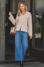 Lade das Bild in den Galerie-Viewer, Apricotfarbener Rippenstrickpullover mit Knopfleiste
