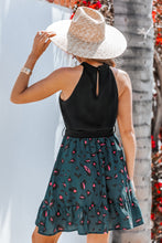 Lade das Bild in den Galerie-Viewer, Ärmelloses Hoher Ausschnitt Minikleid mit Animal-Print
