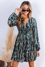 Lade das Bild in den Galerie-Viewer, Abstraktes Lange Ärmel Tiefer Ausschnitt Minikleid
